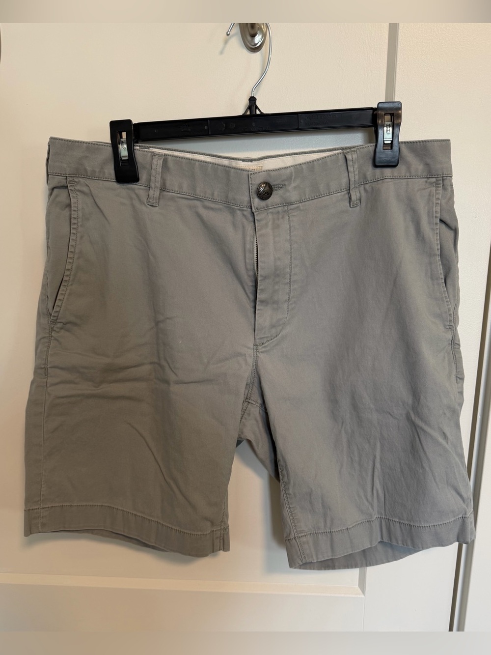 Faherty Men's 34 Light Gray Flat-Front Shorts